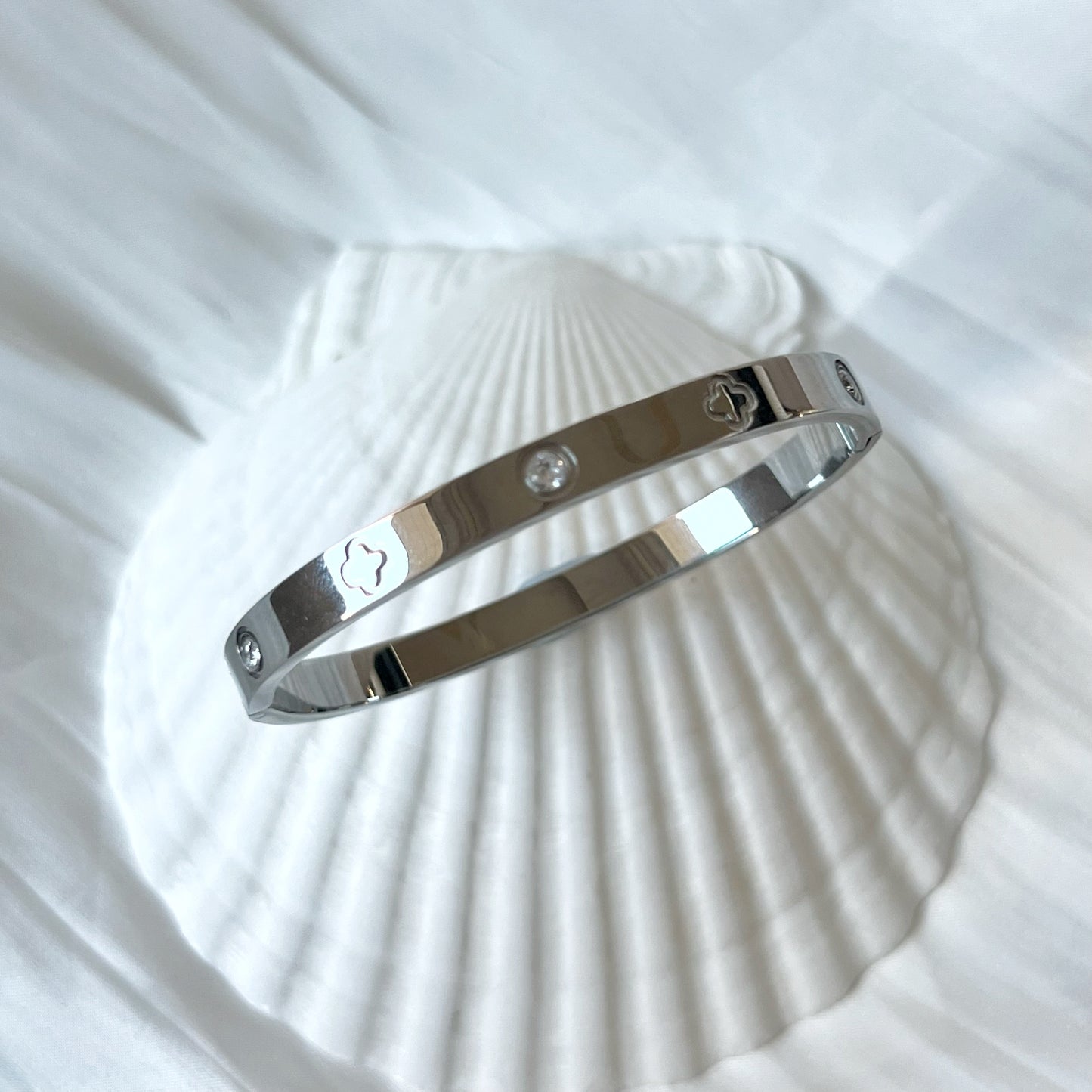 Lucky Clover Bangle *instock